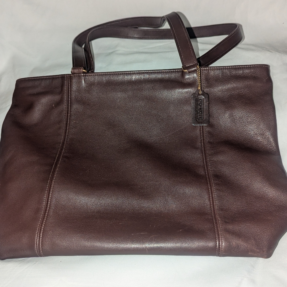 Vintage Coach Lightweight Tote In Glove Tanned Mahogany Leather. 4065 - Picture 10 of 14